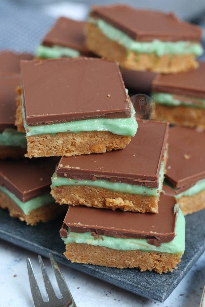 No-Bake Peppermint Slice (Mint Slice) - Cloudy Kitchen