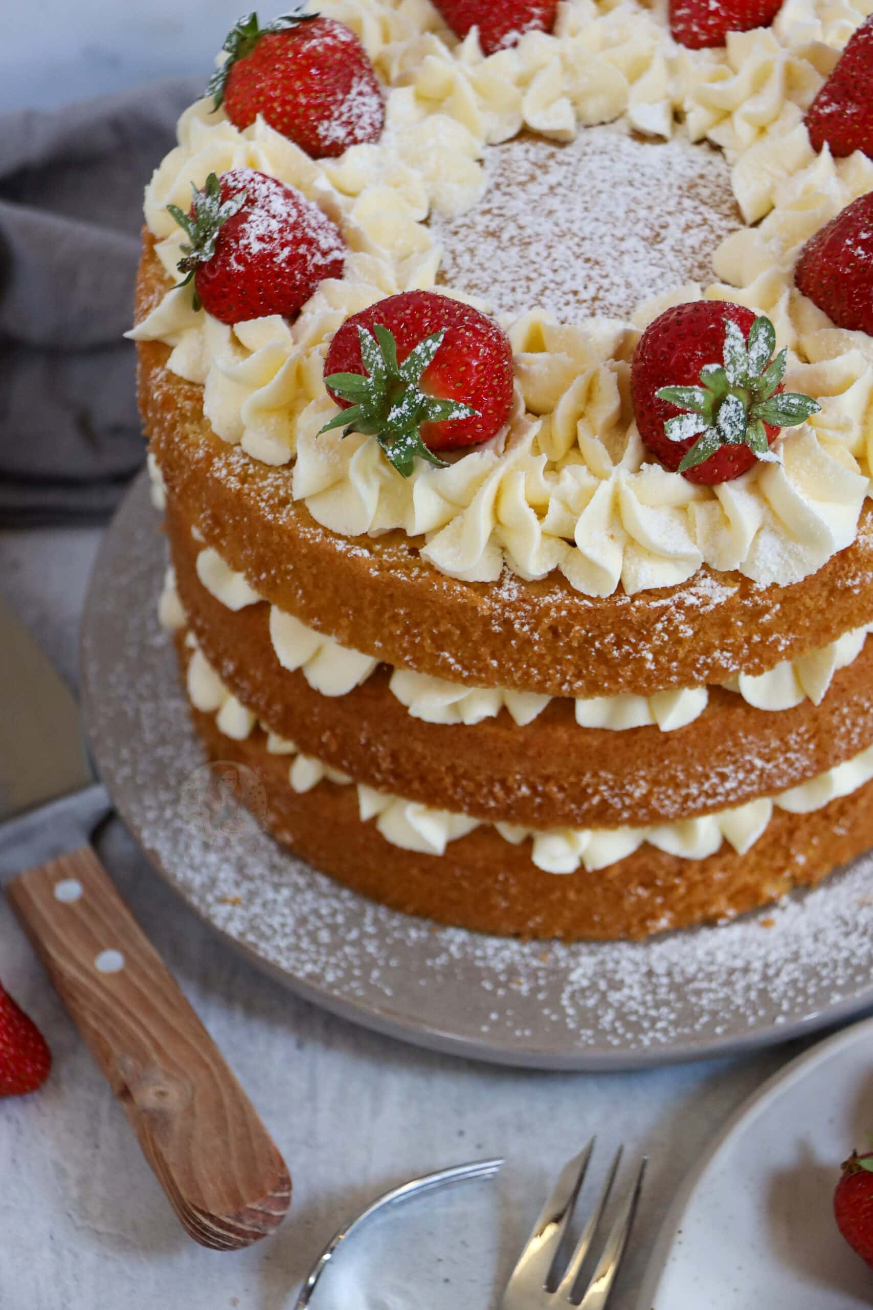 victoria-sponge-celebration-cake-jane-s-patisserie