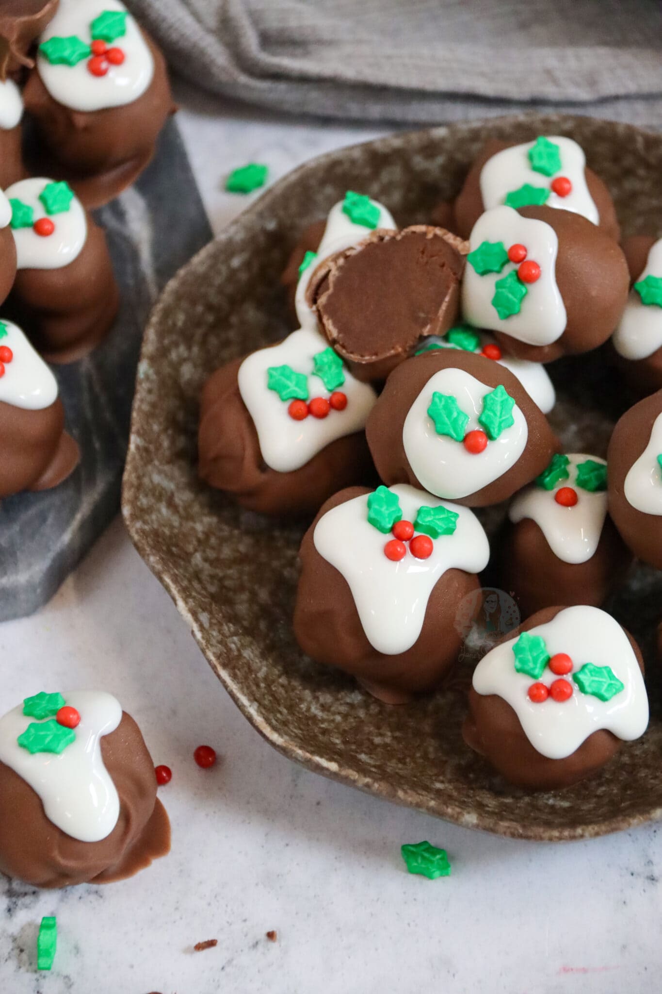 Christmas Pudding Chocolate Truffles! - Jane's Patisserie