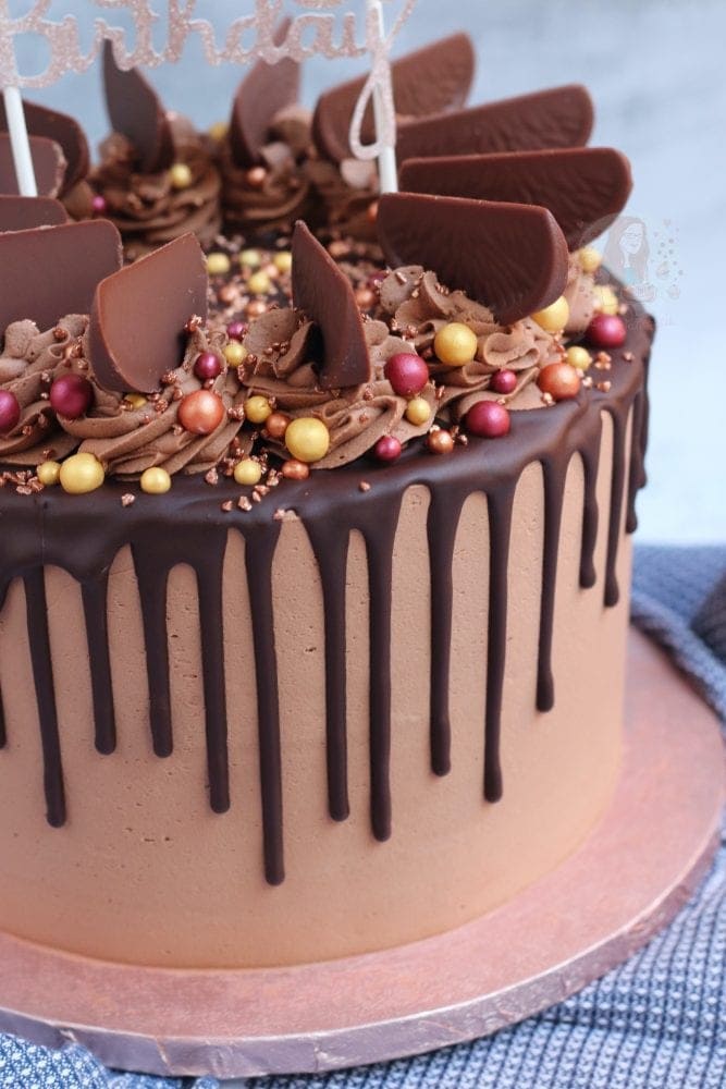 Chocolate orange drip cake – Whatever it bakes