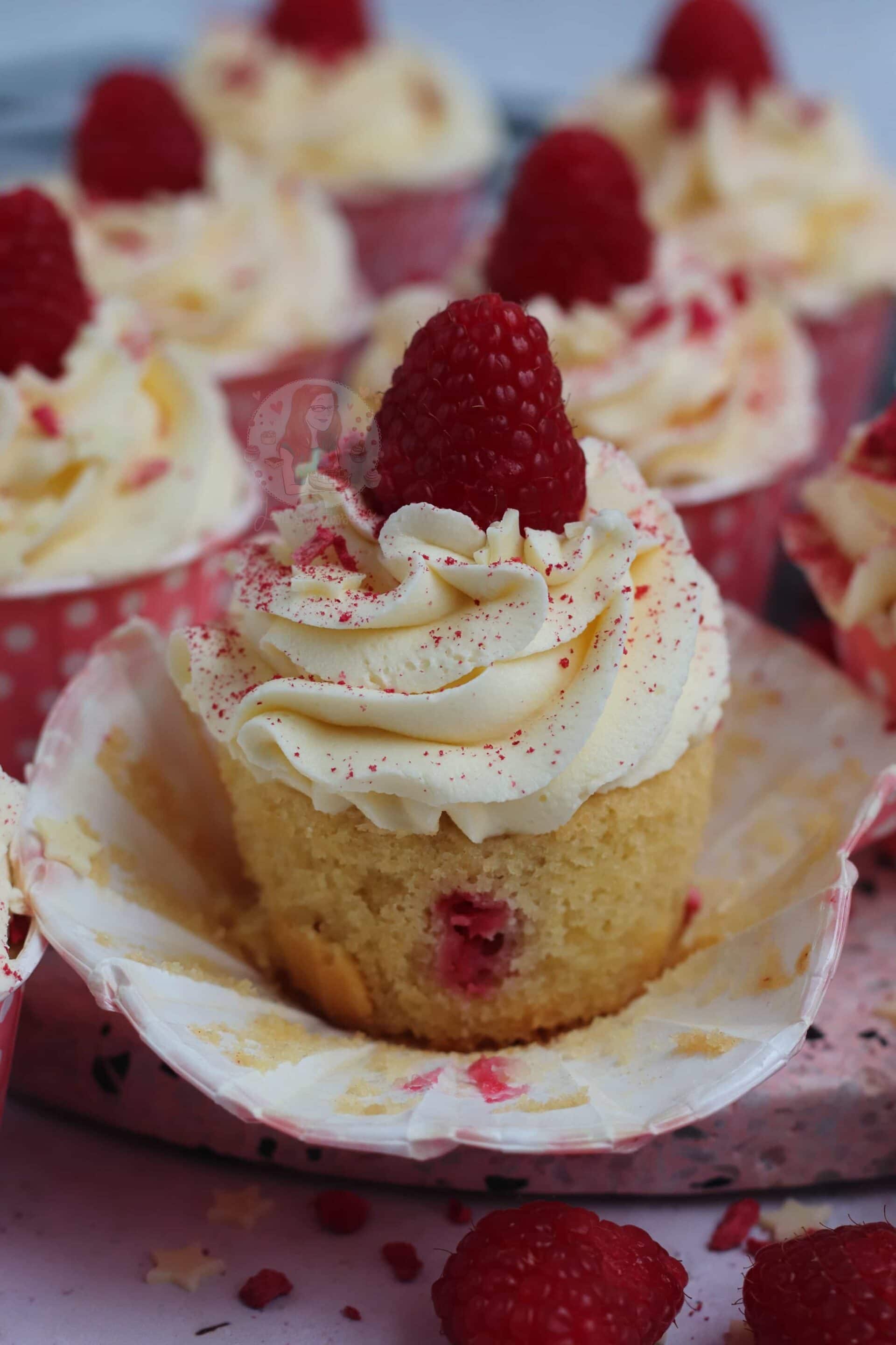 White Chocolate Raspberry Cupcakes Janes Patisserie 5278