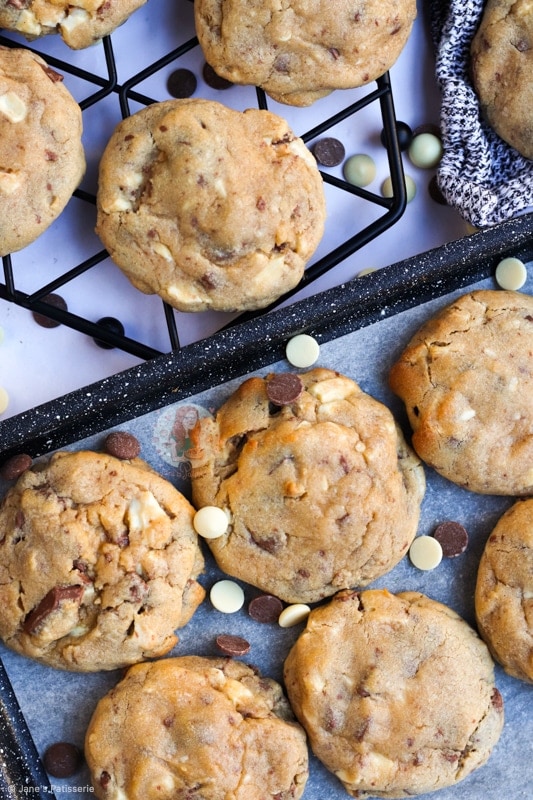 Chocolate Chip Cheesecake Cookies Are Simple, Light And Delicious.