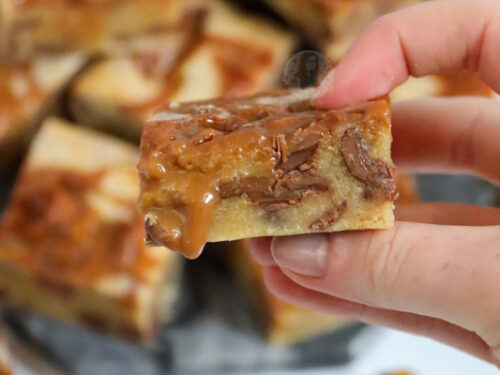 Salted Rolo Blondie Bars • Sarahs Bake Studio